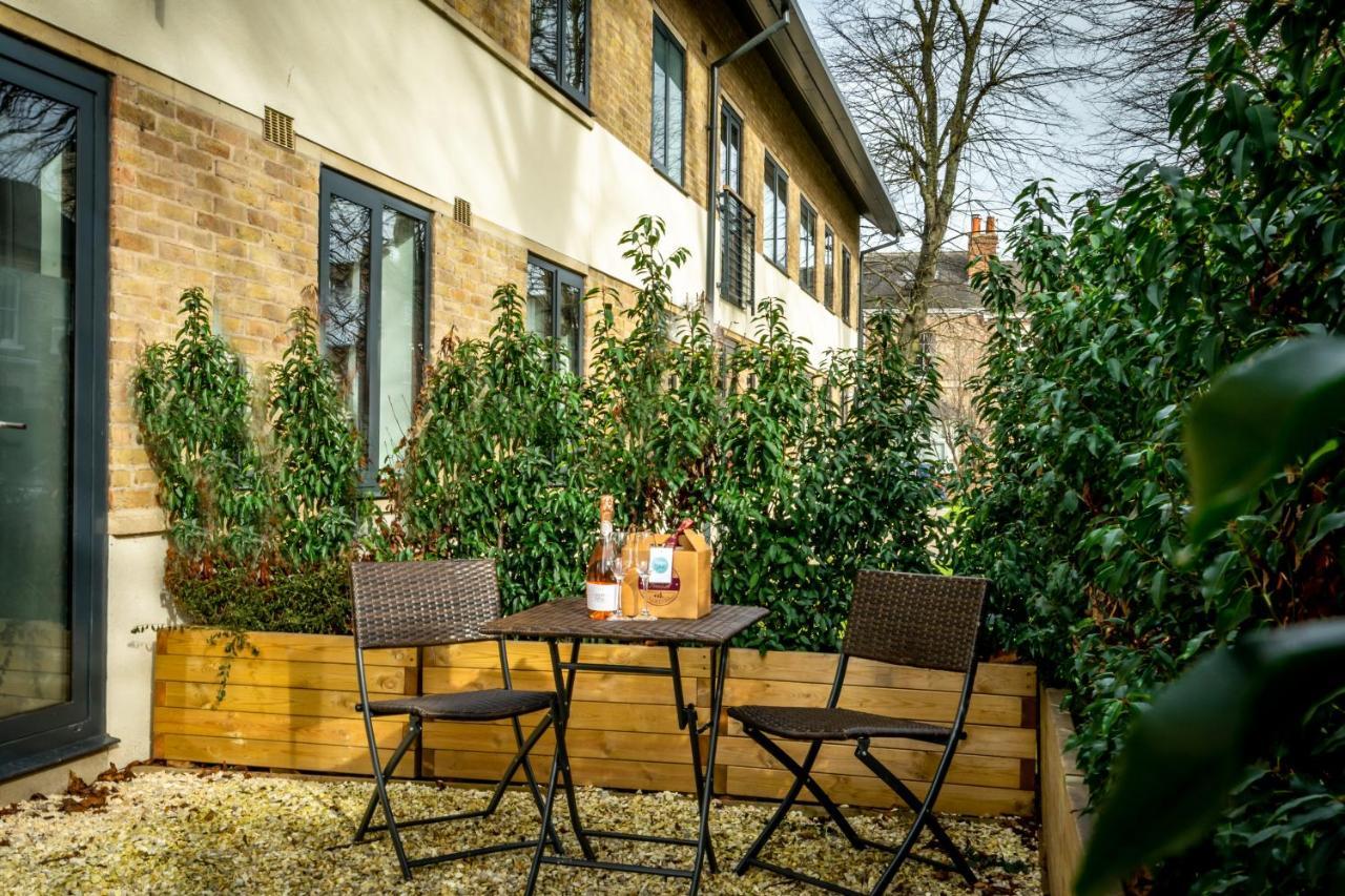 Апартаменты 6 St Johns Mews Йорк Экстерьер фото